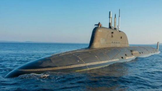 1971年，美国核潜艇携带160枚核弹头进入中国领海，中国潜艇发现后毫无犹豫地撞