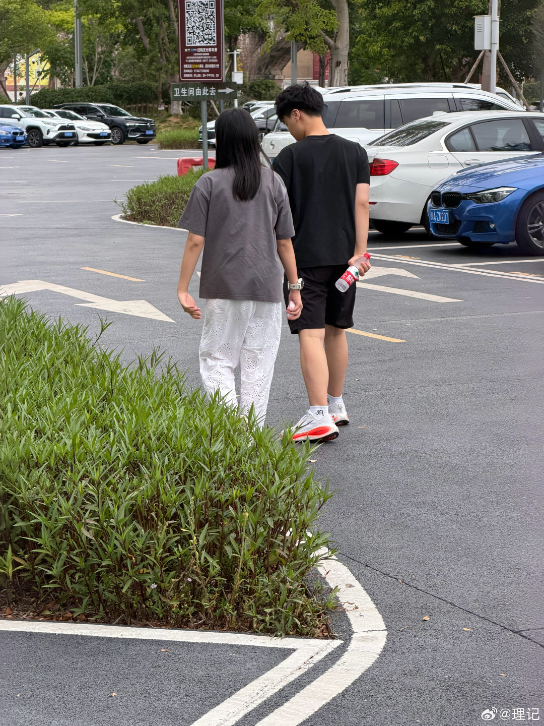 带娃到重庆，自驾小鹏GX，再刷大足石刻[比心]​