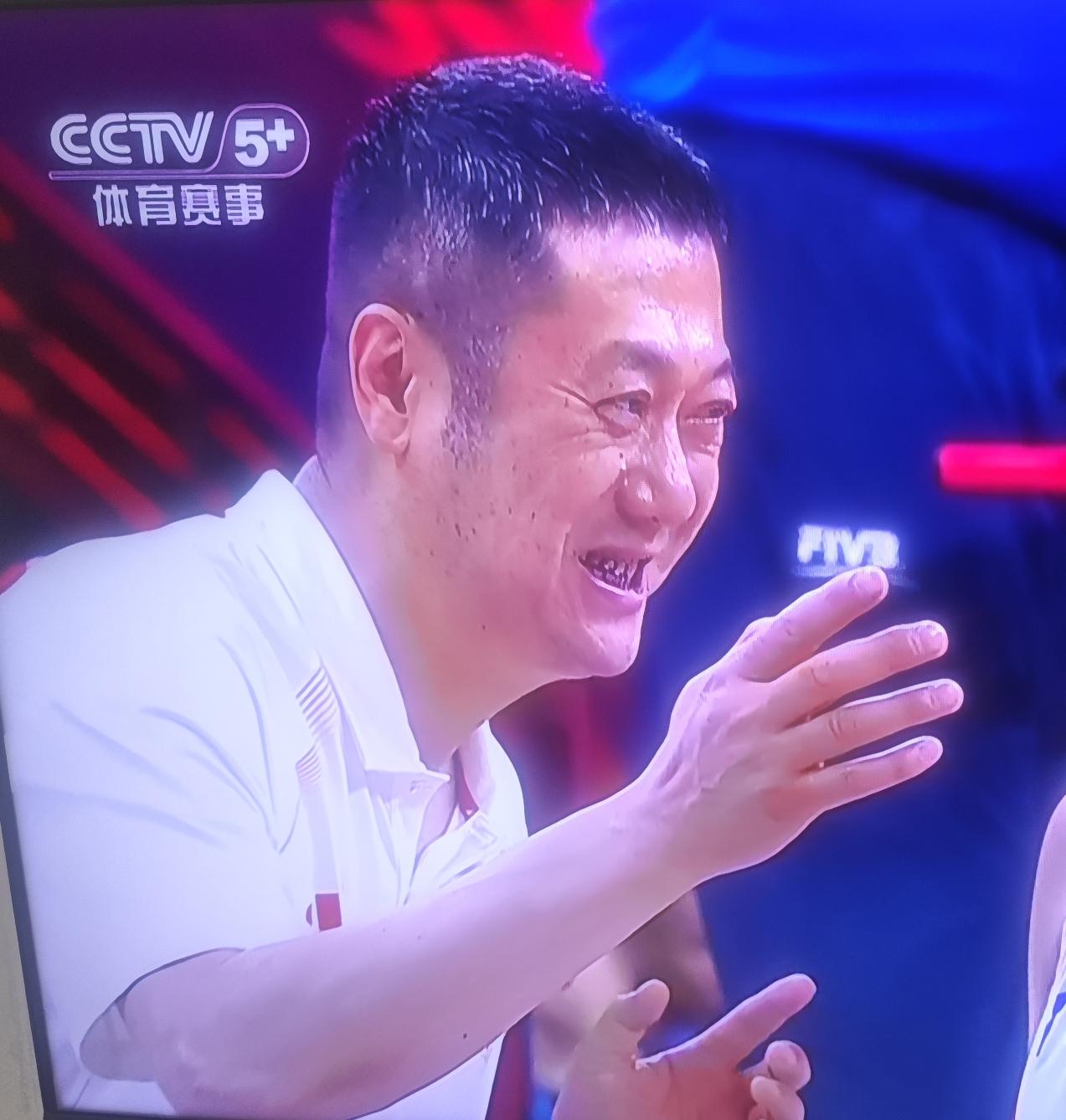 中国女排能否重返巅峰？当下，女排正处于新老交替阶段，年轻队员经验匮乏