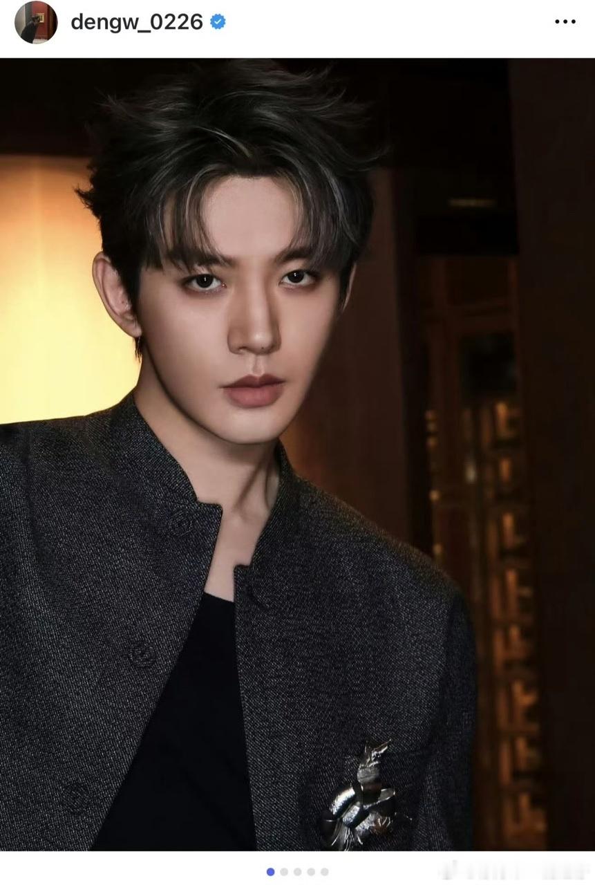 娱乐邓为ins晒Dior大片邓为ins更新Dior大片​​​此男帅成这