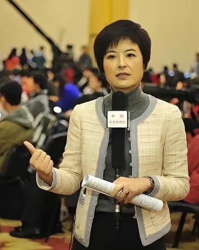 42岁张泉灵揣147万“瞒夫”赴沪见80后，哪是冲动？是敢断“铁饭碗”的清醒！