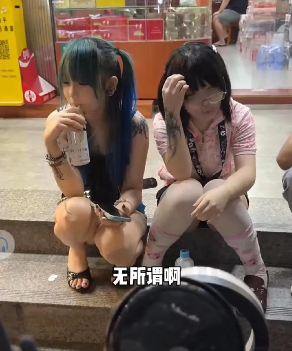精神小妹的世界有多么的混乱？现在的精神小妹都这样么？网友给