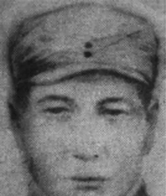 1944年，一名八路军哨兵在站岗的时候，突然发现一名日本军官出现在营地前方，他毫