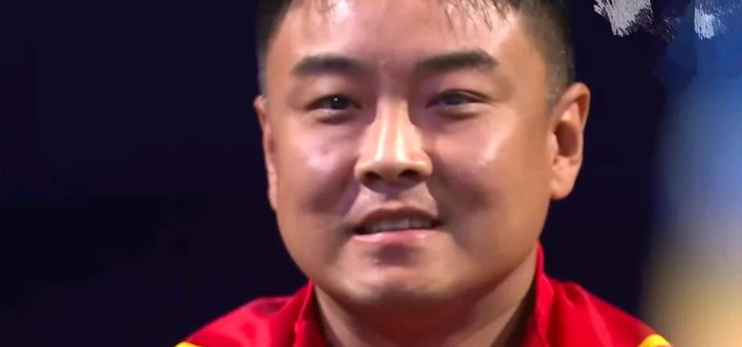 王皓笑的有一种无力感。没想到林诗栋输给了邱党，王皓：“我好像以前是直板吧，我