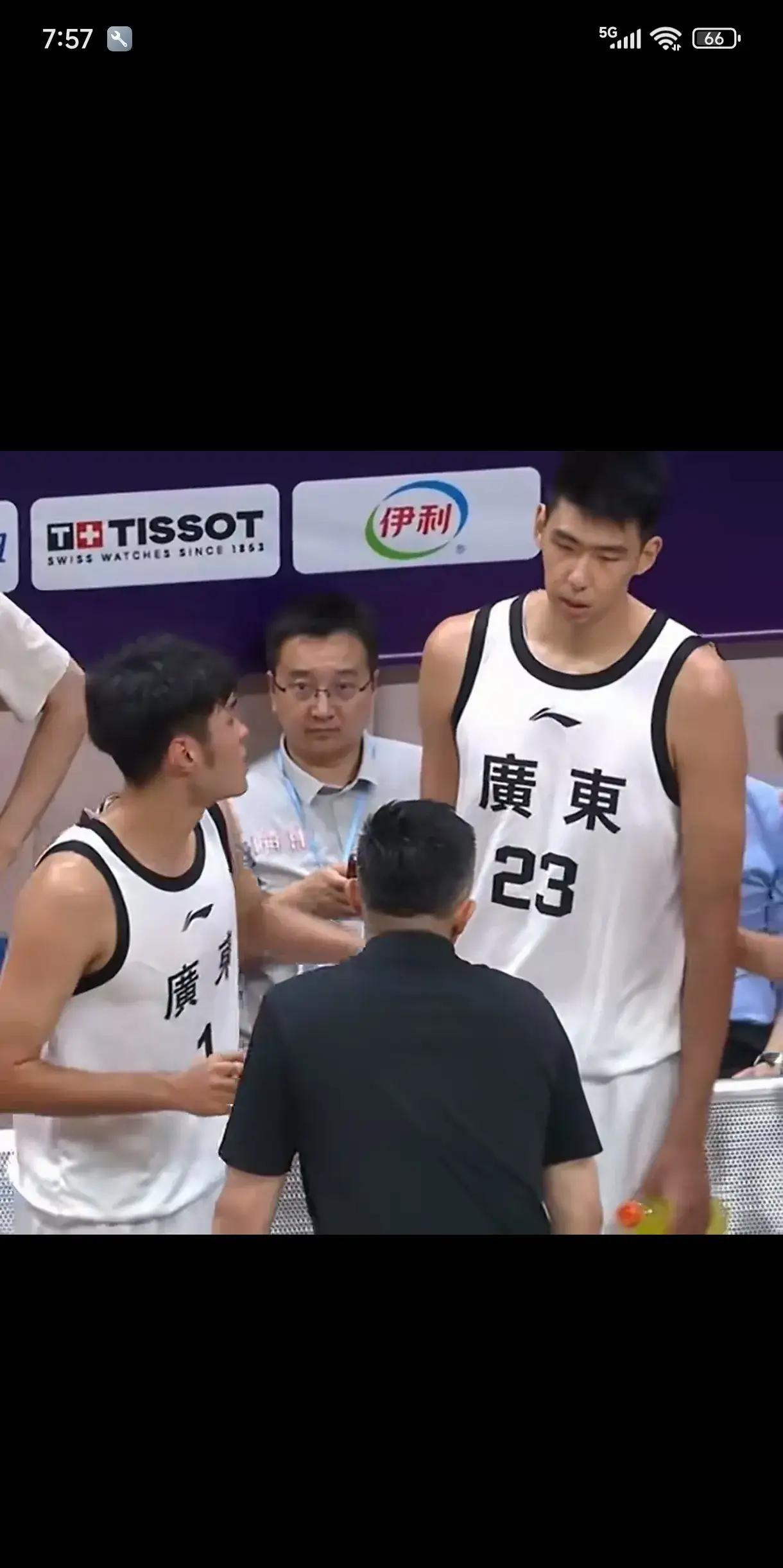 谁也没想到，徐昕竟然是吃螃蟹的第一人！敢给杜峰指导立规矩，你怎么说我骂我都行，但