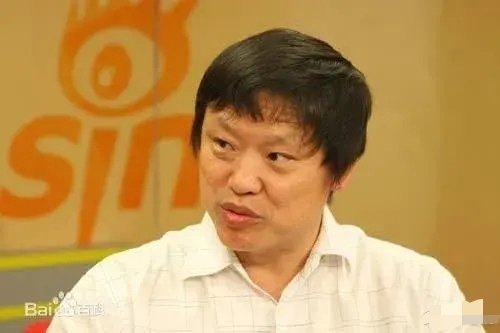 老胡：董明珠必须道歉！那段时间，老胡连篇累牍长枪短炮逼着董大姐！咦，网友以其人之