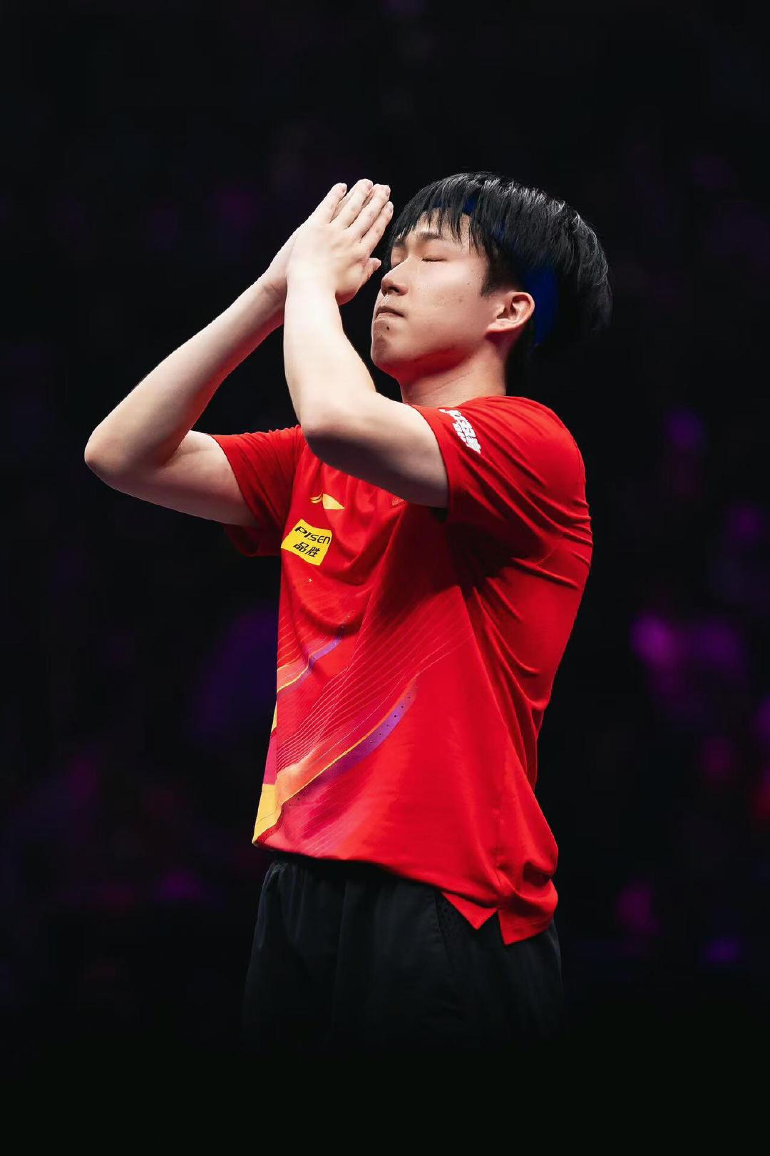 国乒男队的现状：1、王楚钦：世排第一，三大赛拿过多哈世乒赛冠军，樊振东不在，目