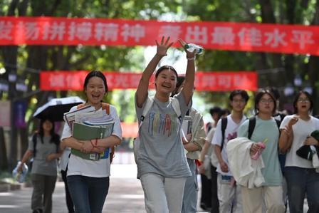 这样看来，中国教育内卷的时代马上结束了，目前大学招生一年1200万左右，人口变化