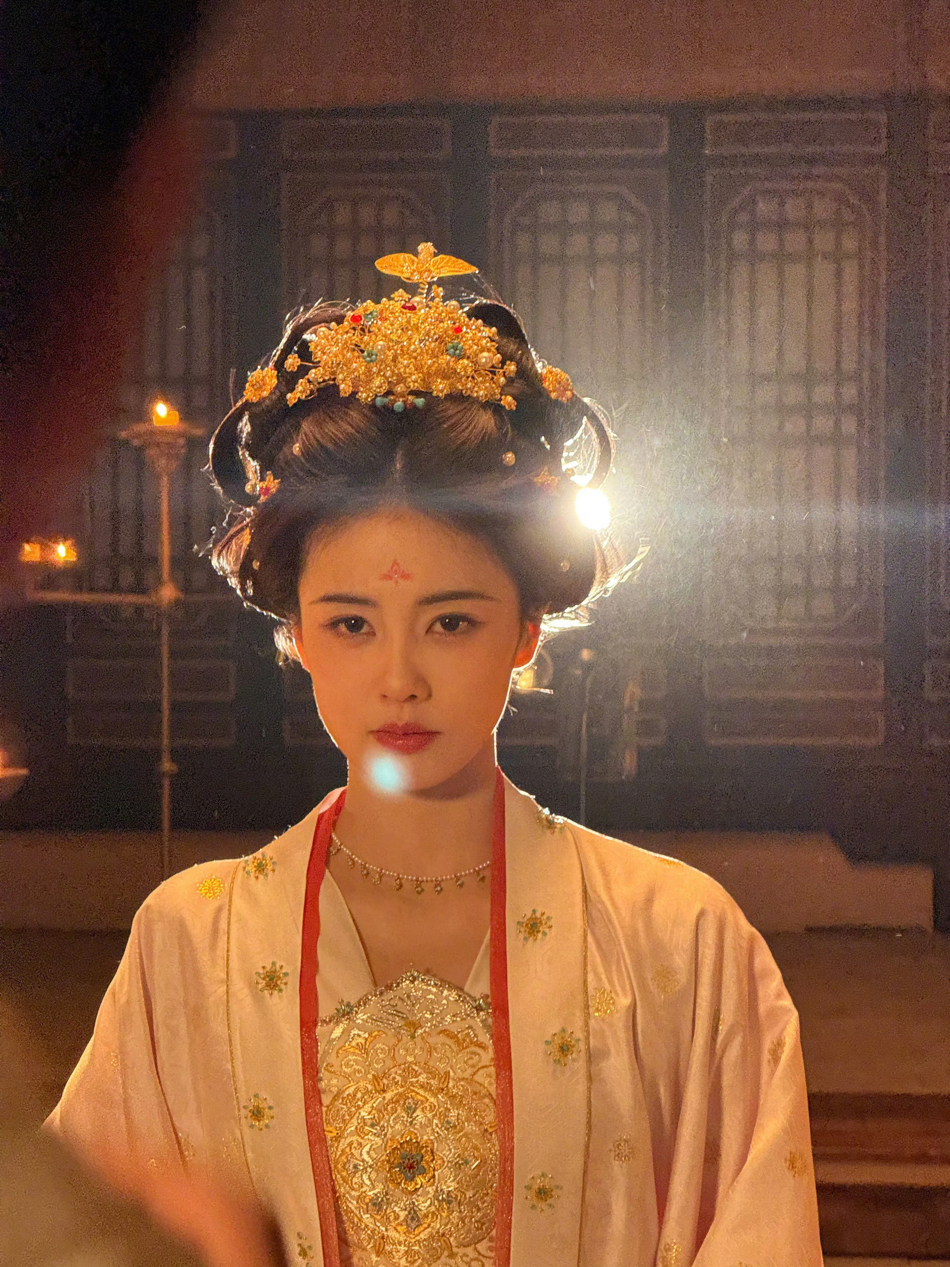 嘴里塞着糖么？