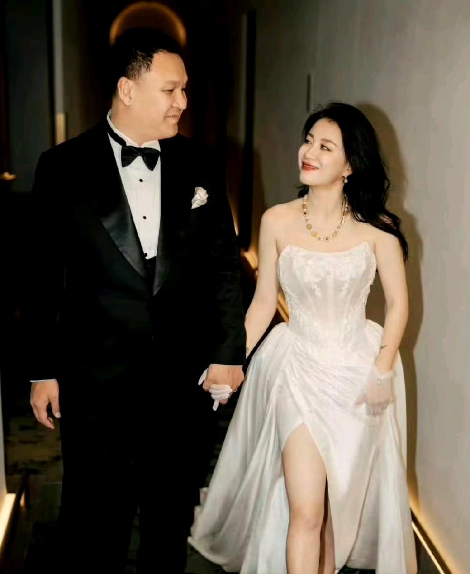 前爱奇艺高管车澈被网友追问离婚，直接硬刚：“儿女双全也不后悔，时间倒回还会离”，