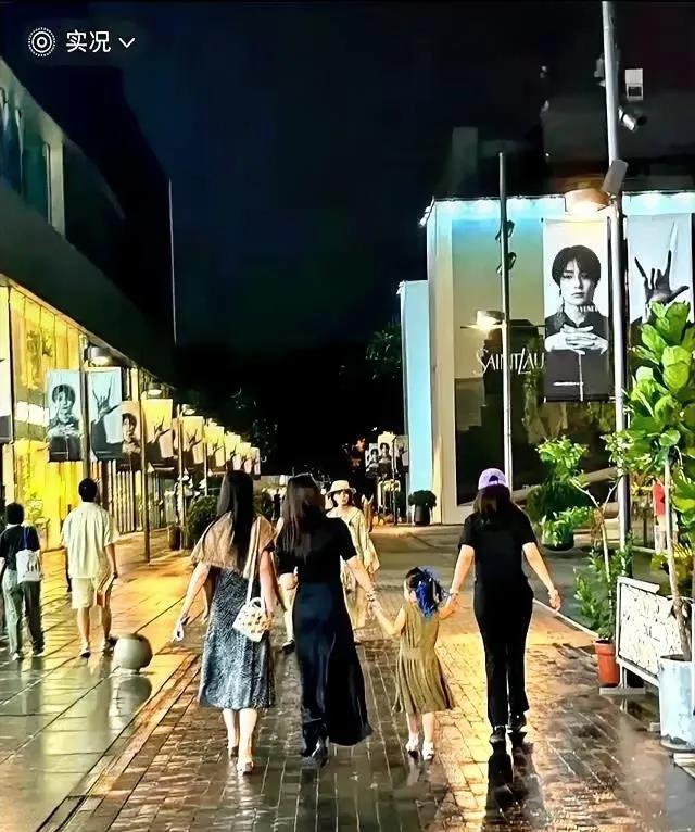 其实刘亦菲已经很瘦很瘦了，看过春节她和湖北亲戚的合照，那才是和真正的大婶普通人合