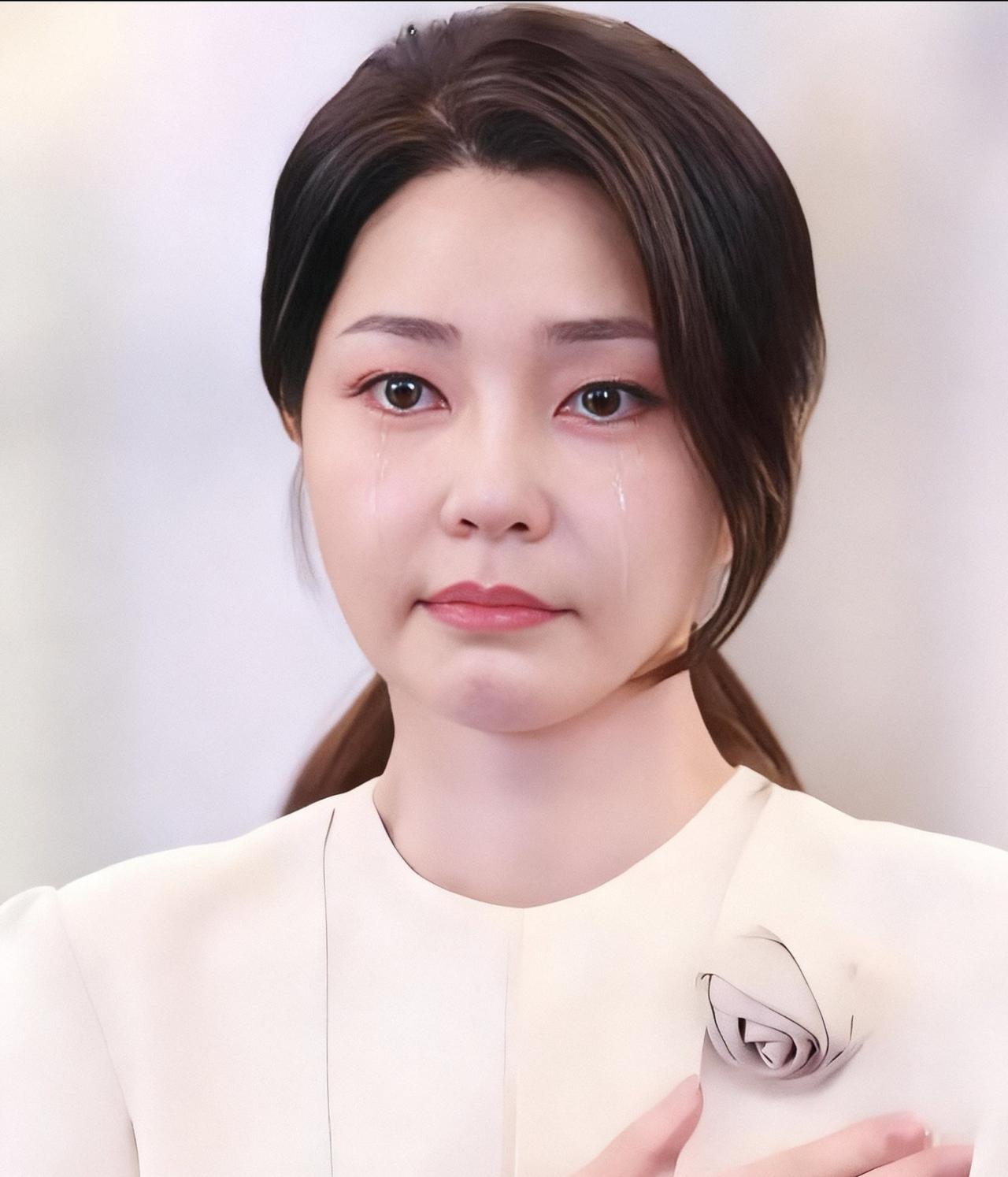 新华社北京9月23日消息，韩国前总统尹锡悦的妻子金建希，她那案子终于要在24号正