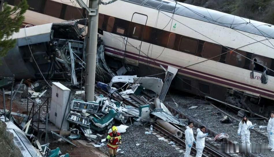 西班牙高铁事故，至少39人死亡西班牙高铁有可靠和准时的声誉。然而，周日发生的