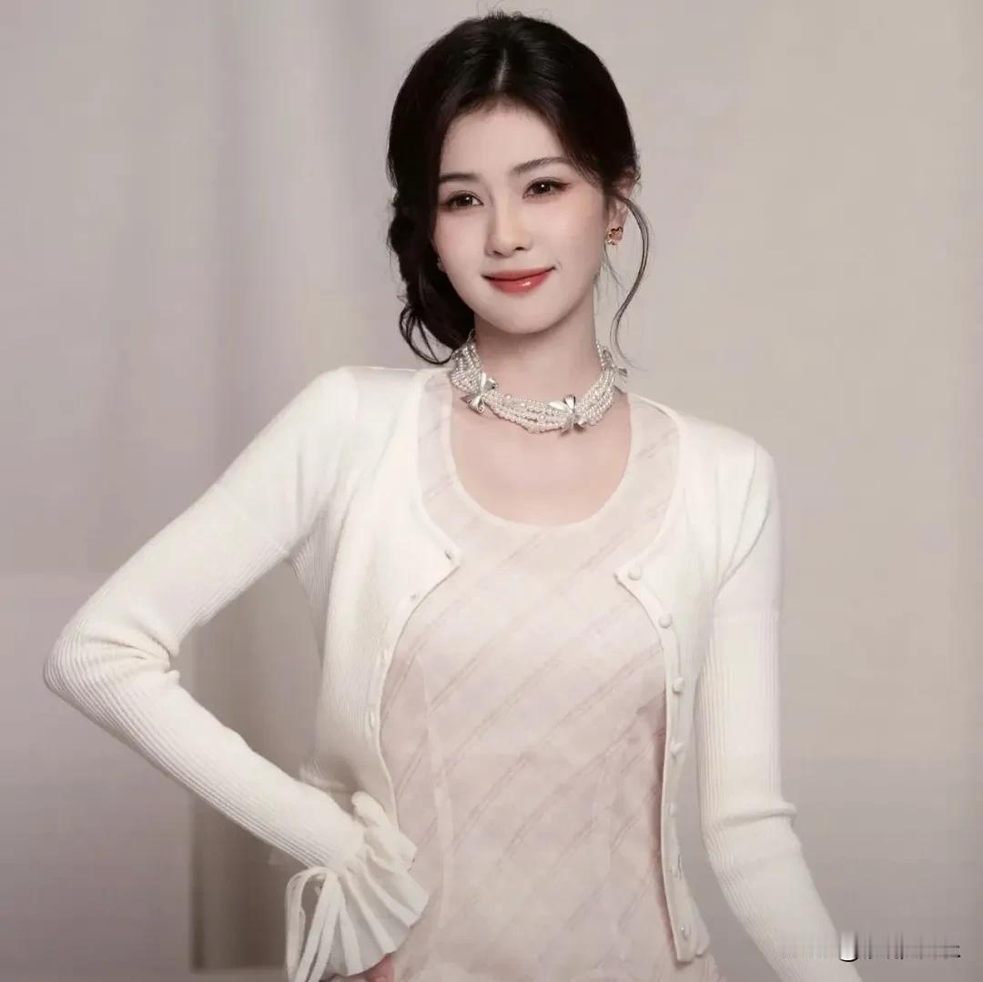白鹿，丝毫没被风波影响，高调发文！6月10日下午，白鹿在社交平台突然甩出