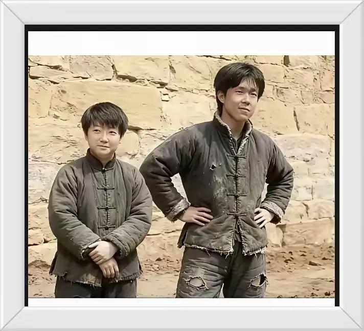 这是怎么了？两个憨姑憨汉，莫名的搞笑。孙颖莎，王楚钦。图二是可爱的网友根据图