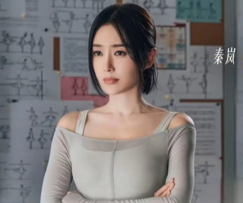 《亦舞之城》，尬点太多。勉强看了几集，只能弃剧了。秦岚就像个木头美人，这一点