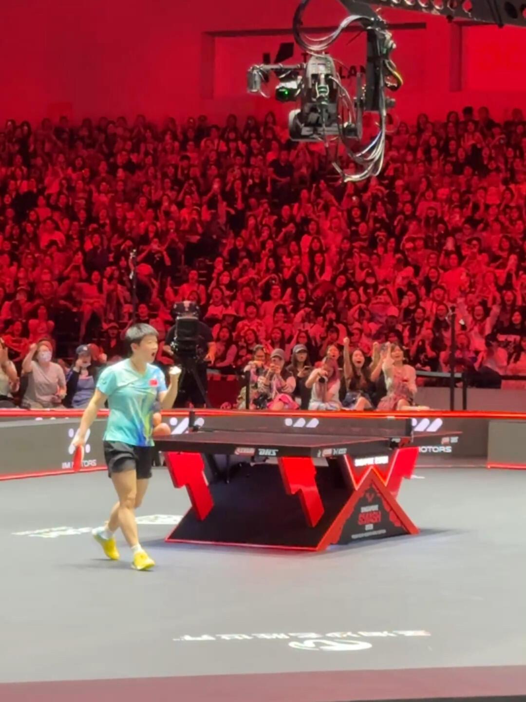 莎莎给自己加油鼓掌，顺利就是最好的过程，健康完赛，随心打球！看到了莎莎的微笑，