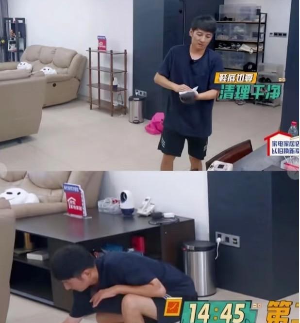 拖地，三小时。不是地面脏，是要把拖鞋底也擦成新的。李维嘉的客厅，长沙200平