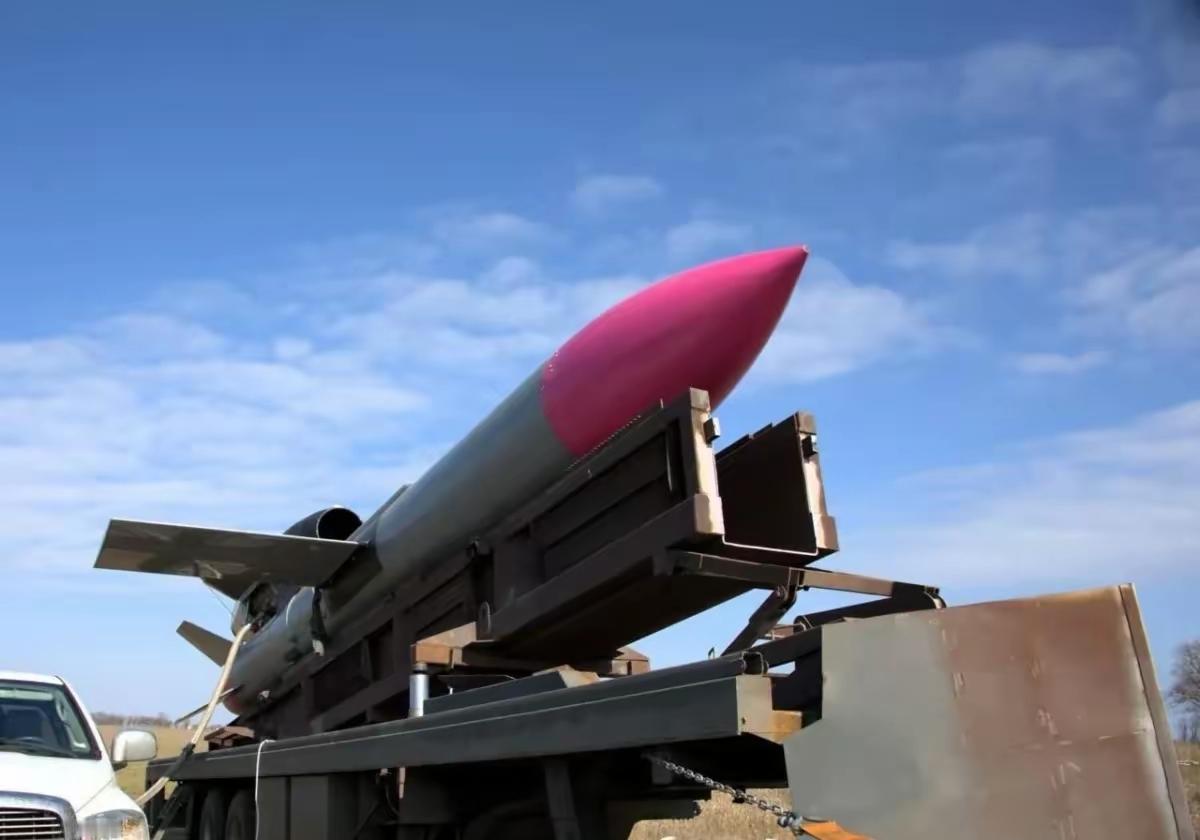 3000公里导弹齐射，俄军基地遭团灭，泽连斯基：莫斯科已进入射程，乌克兰方面突然