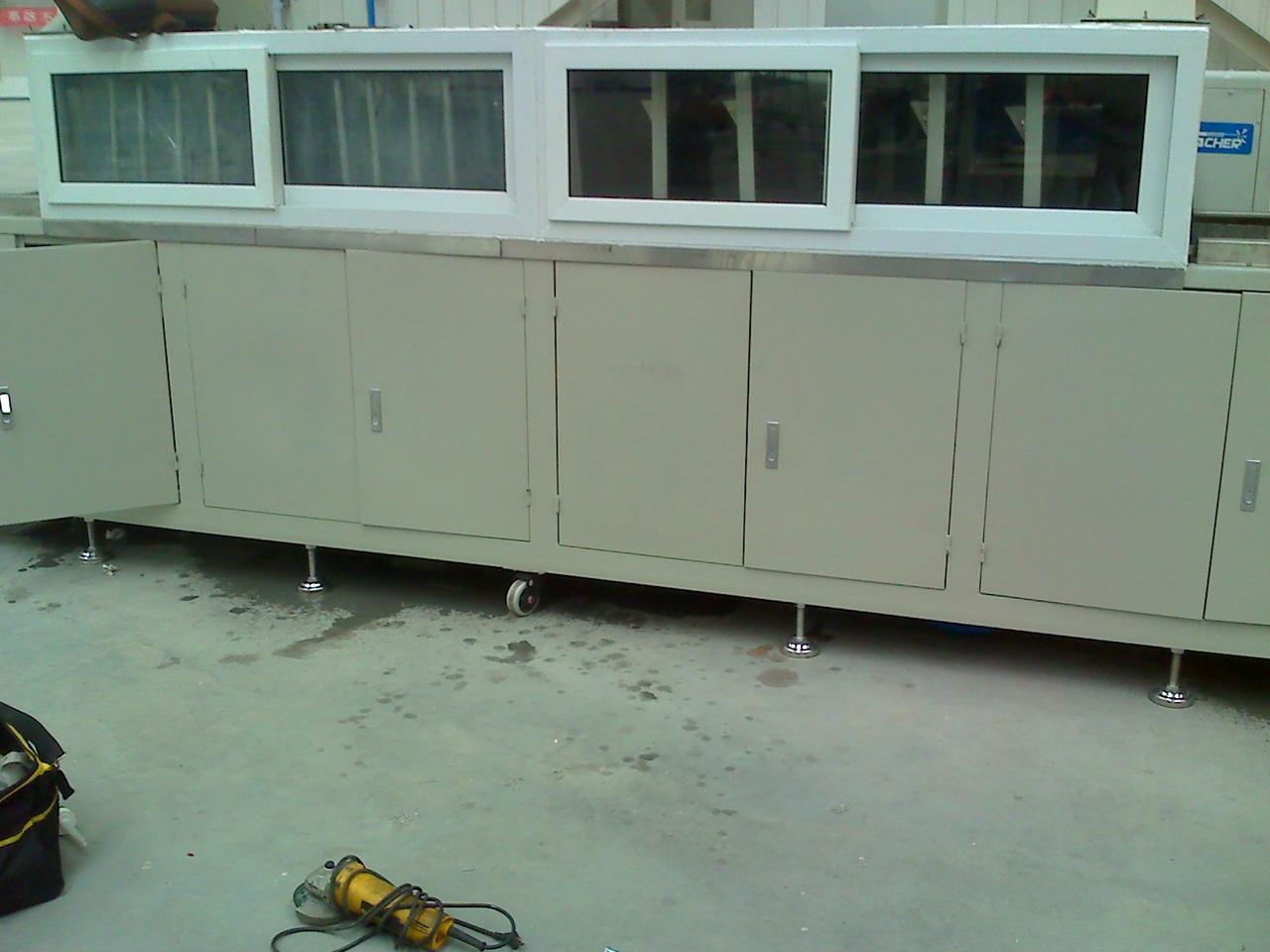 与老板吃八元一碗拉面，他示意我把汤都喝了这个老板有些奇怪，平日里舍不得吃、舍不