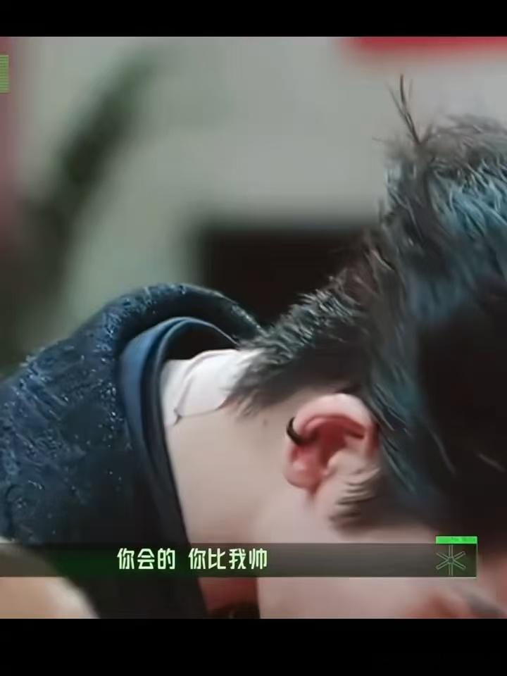 张凌赫哥哥你好帅张凌赫脖子上贴膏药开始推理吧张凌赫看到后你就不会怪我了张凌赫