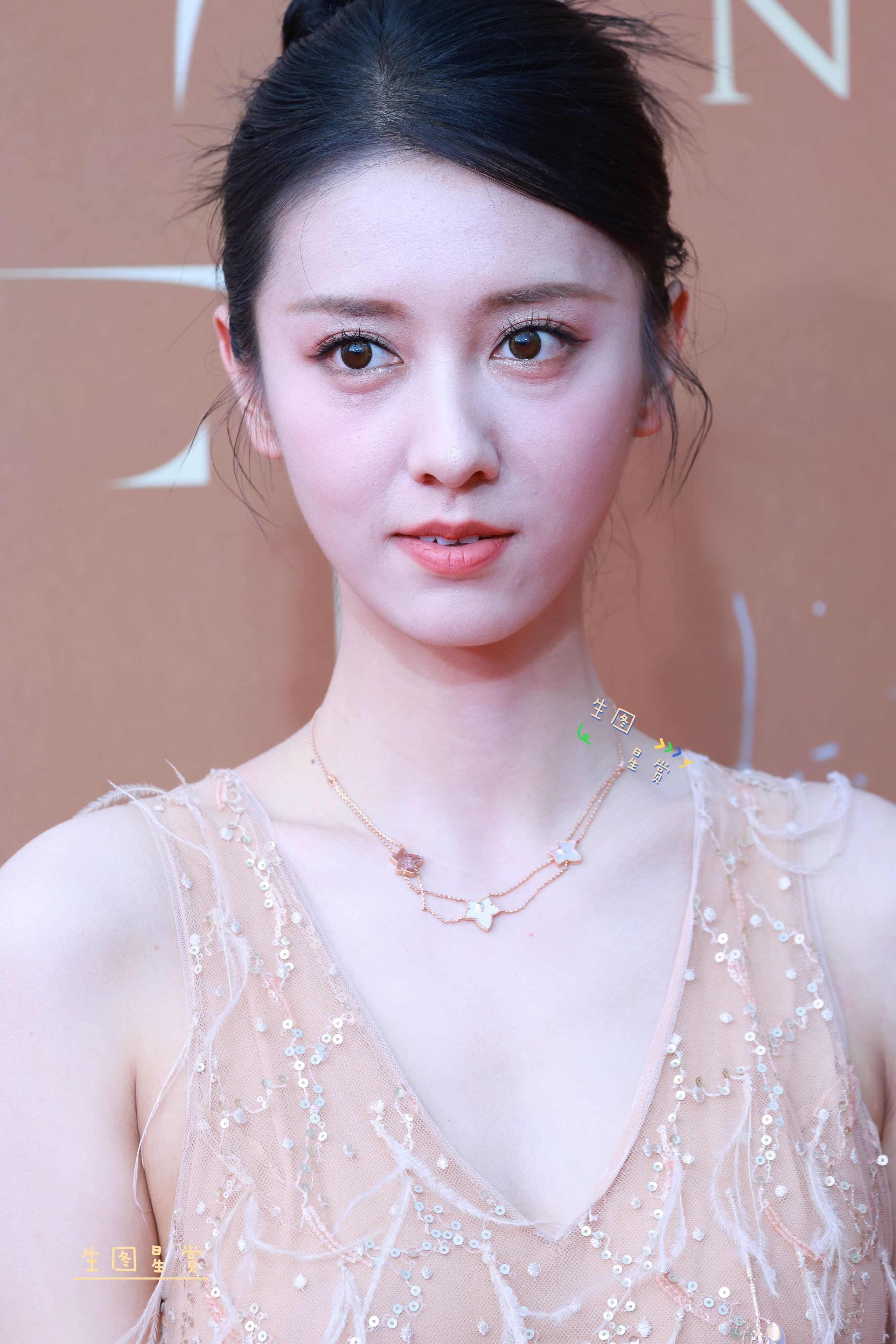 陈姝君亮相时尚中国之夜红毯，清秀丽质[比心]​​​