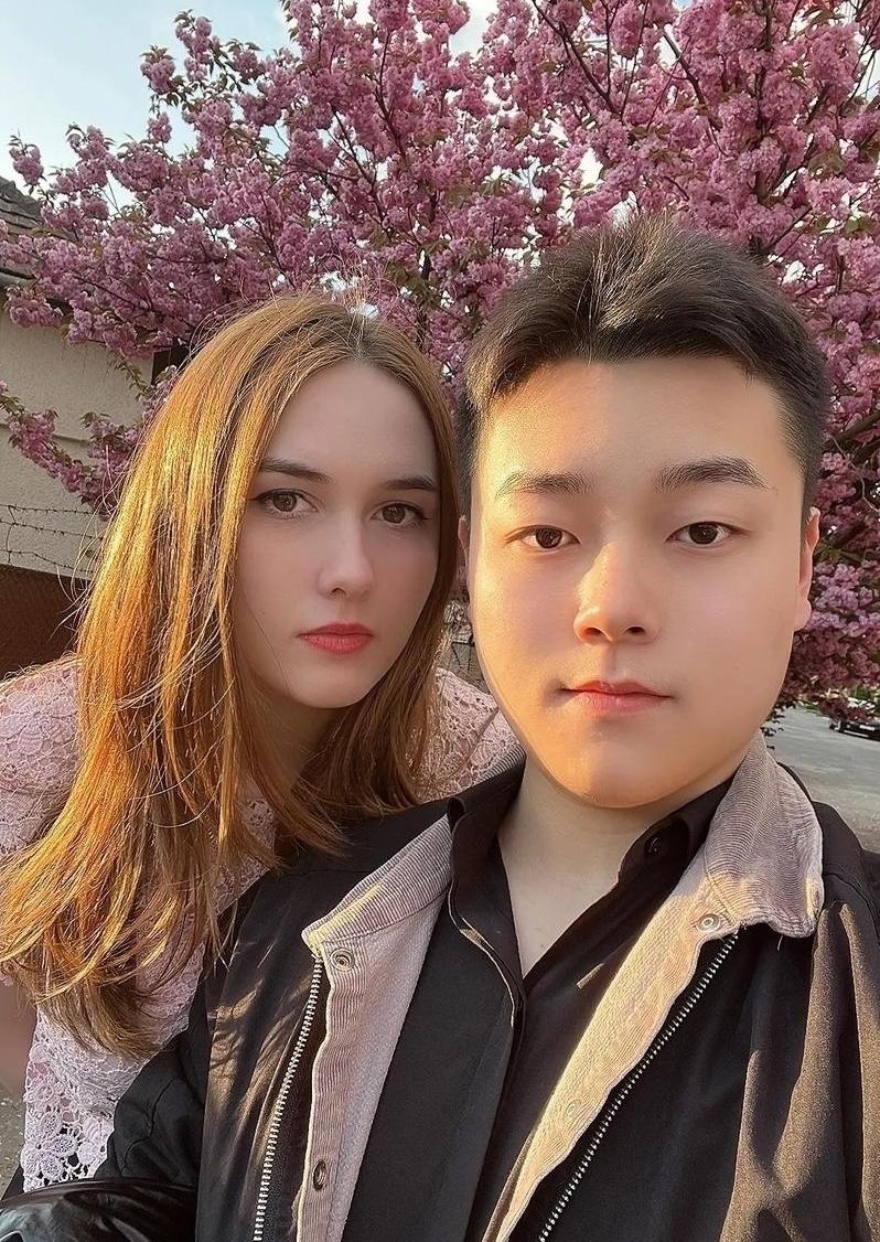 为什么越来越多的人选择娶外国老婆这很简单呀，国外女人独立性相对更强，也不太过于依