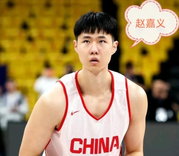 两连胜难掩隐患！中国男篮锋线短板凸显，赵嘉义攻防两极分化明显！