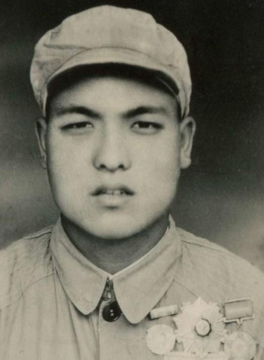 1953年，美国在朝鲜战争中战败，记者问麦克阿瑟：“上甘岭战役中，哪个中国士兵让