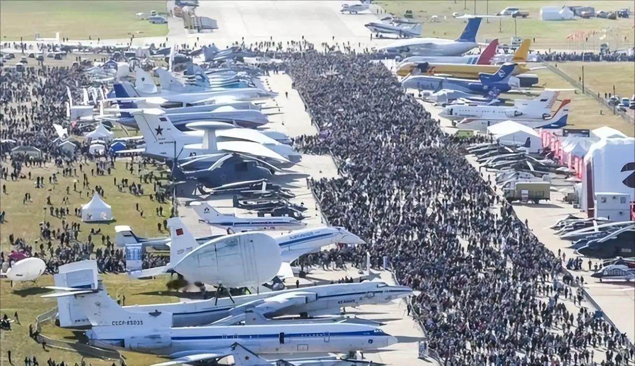 在这个世界上，若美国倒下，全球或许会更太平；若俄罗斯倒下，中国将面临威胁更多些；