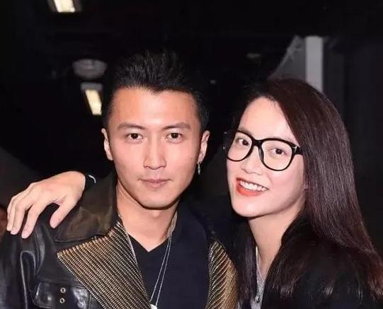 2011年，霍汶希和富豪分手后才发现自己怀孕了，谢霆锋却说：“生下来，我会养活你