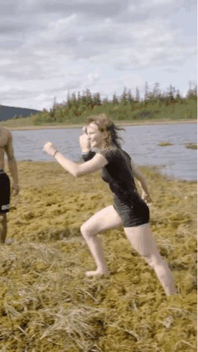 我就一个问题，为什么他们那么自由，是不用工作嘛？