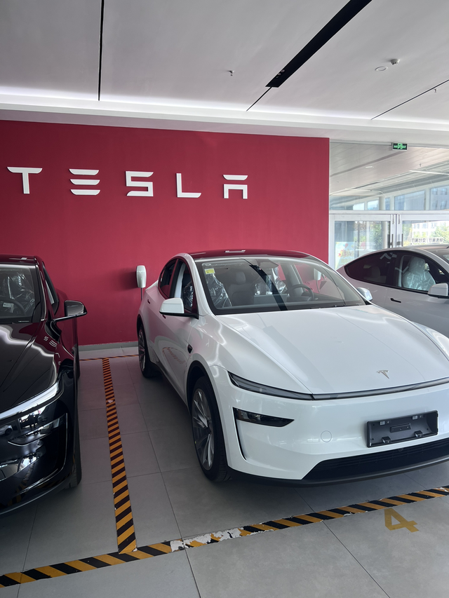 聊聊为什么ModelY是多数人的选择这车其实是给媳妇买的，买前定位就是30万