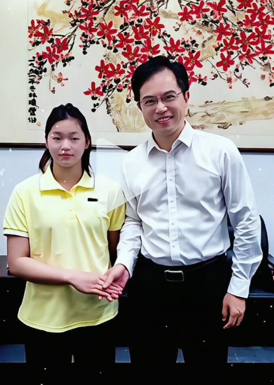 全红婵又上热搜了！这次不是因为跳水，而是因为一张照片：一张让好多人都忍不住点赞转