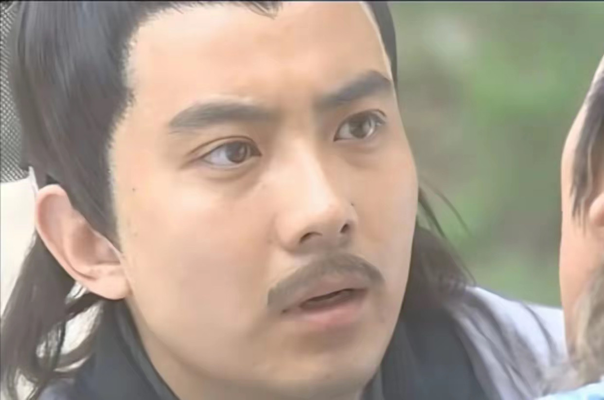 武当七侠的殷梨亭才是笑到最后的赢家。娶的老婆是初恋纪晓芙的女儿，跟她有八分相似，年纪却年轻了十多岁，