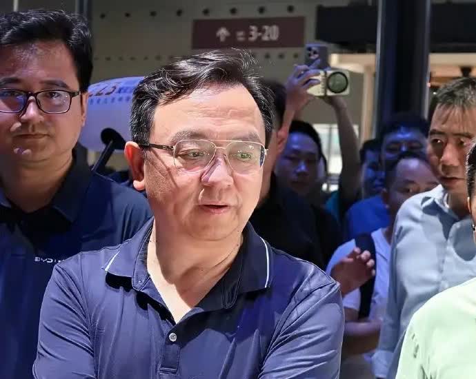 比亚迪的王传福：我就一个工程师，做好车就行，网红形象不追求。