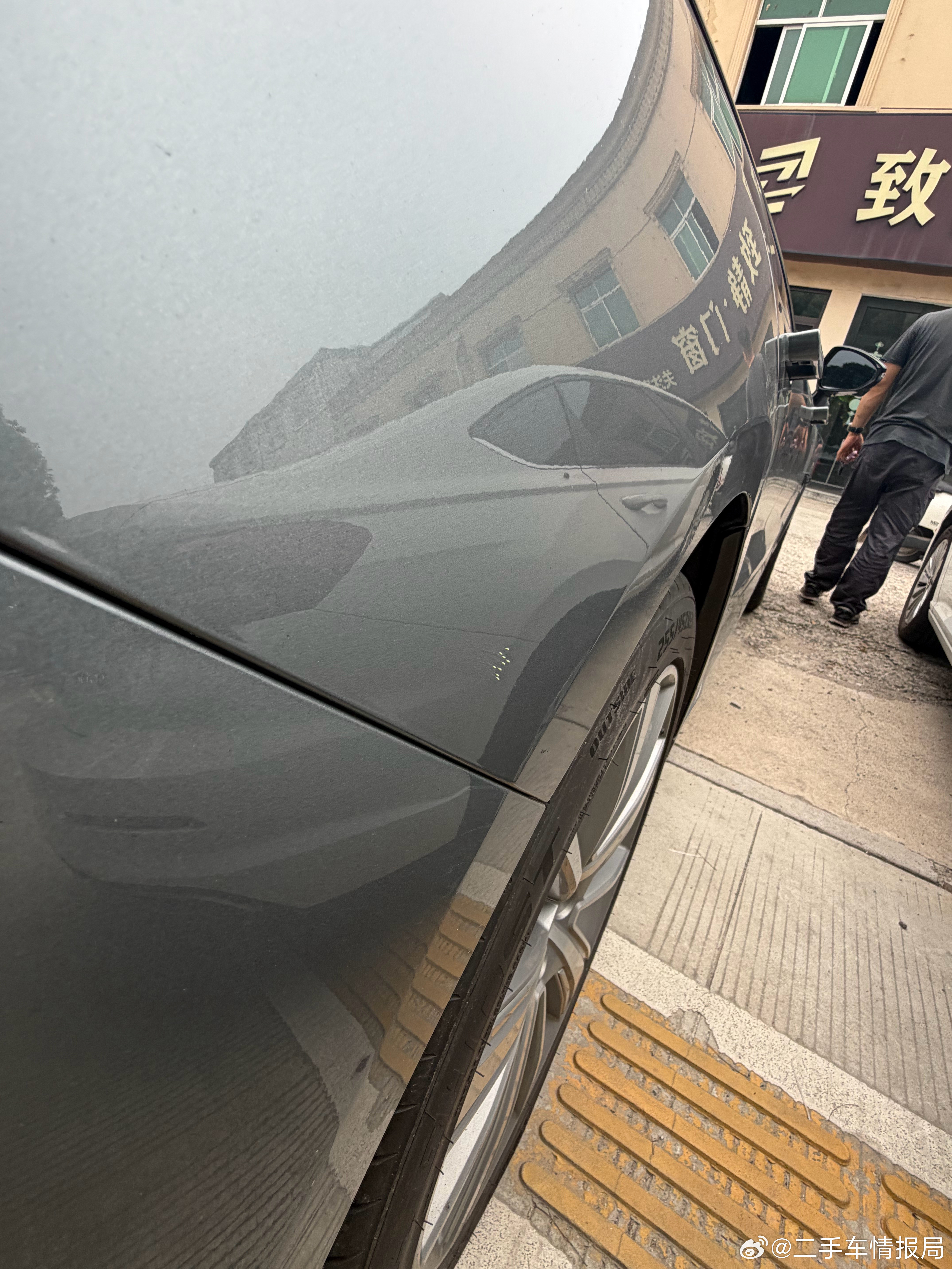 这是什么东西，这么光滑的车漆长蘑菇了？