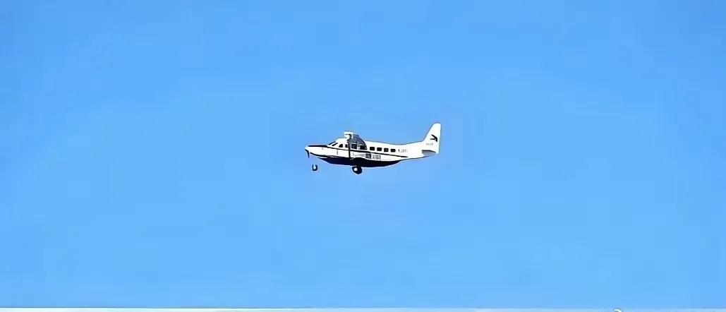 很多网友都有这个疑问：菲律宾军机一次次闯入中国领空搞侦察，咱们明明有能力把它打下