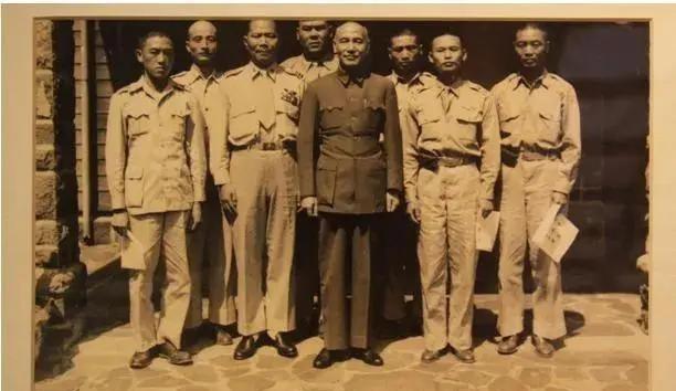 1949年10月，宁夏银川，一架被我军缴获的国军运输机，竟然在2周后成功逃到台湾