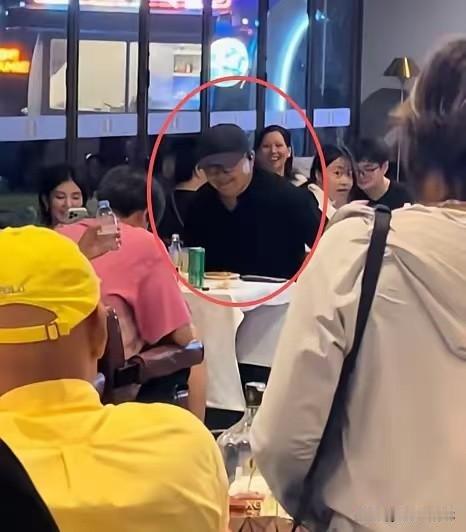 直到看到那段餐厅里的视频，我才知道为什么那么多人舍不得他。8月29日，杭州