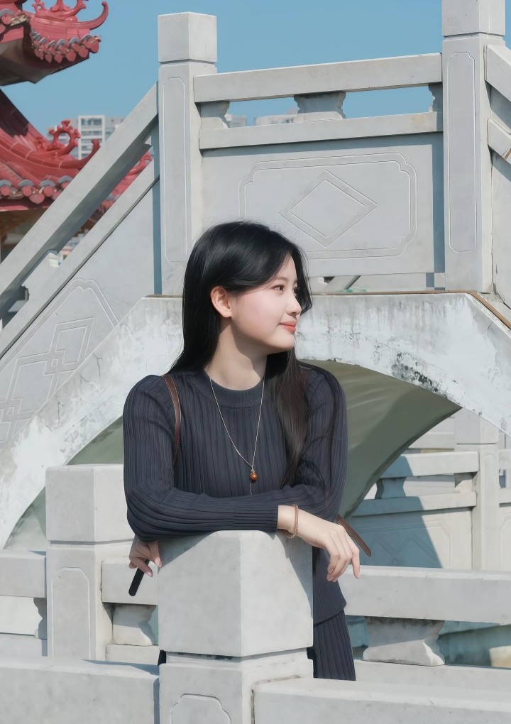 清新脱俗，面容较好