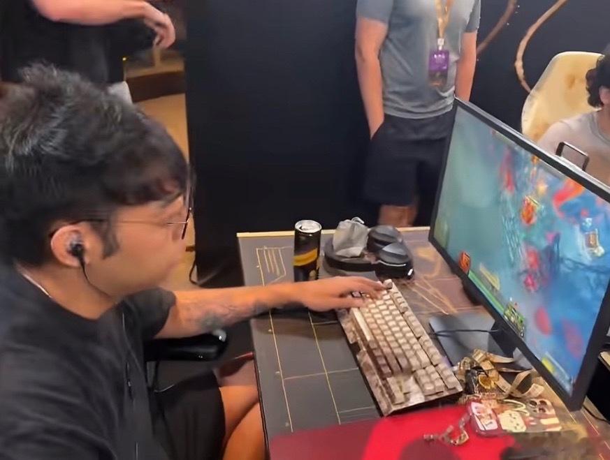 国土：秃子也要出发，皮鞋也要出发，大家看到中国队输的这么惨，都有信心了，都可以出