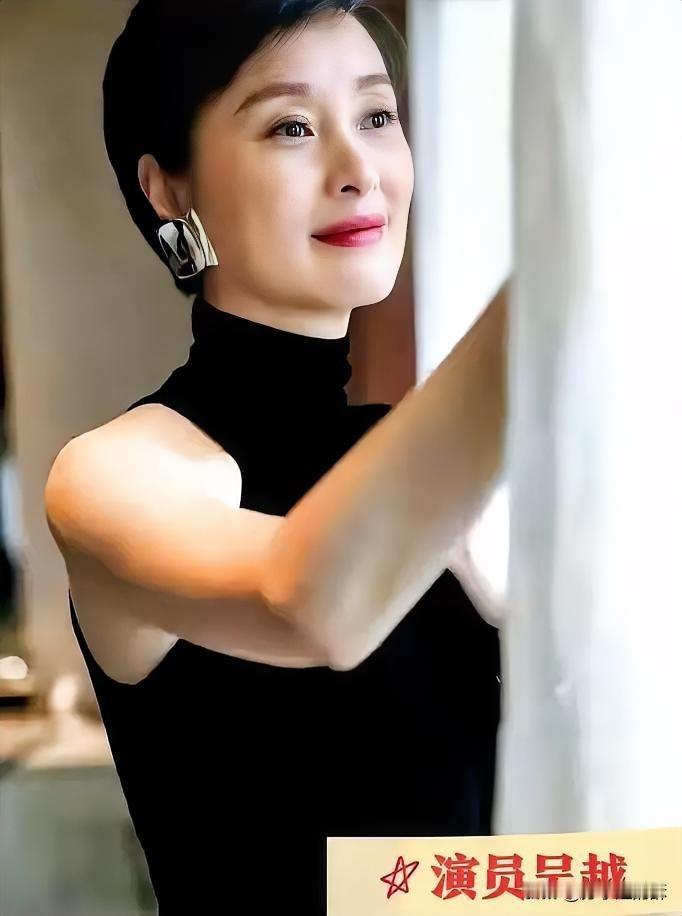 吴越53岁了没结婚，没伴侣，没孩子在她接受鲁豫的采访时说，自己的妈妈现在80