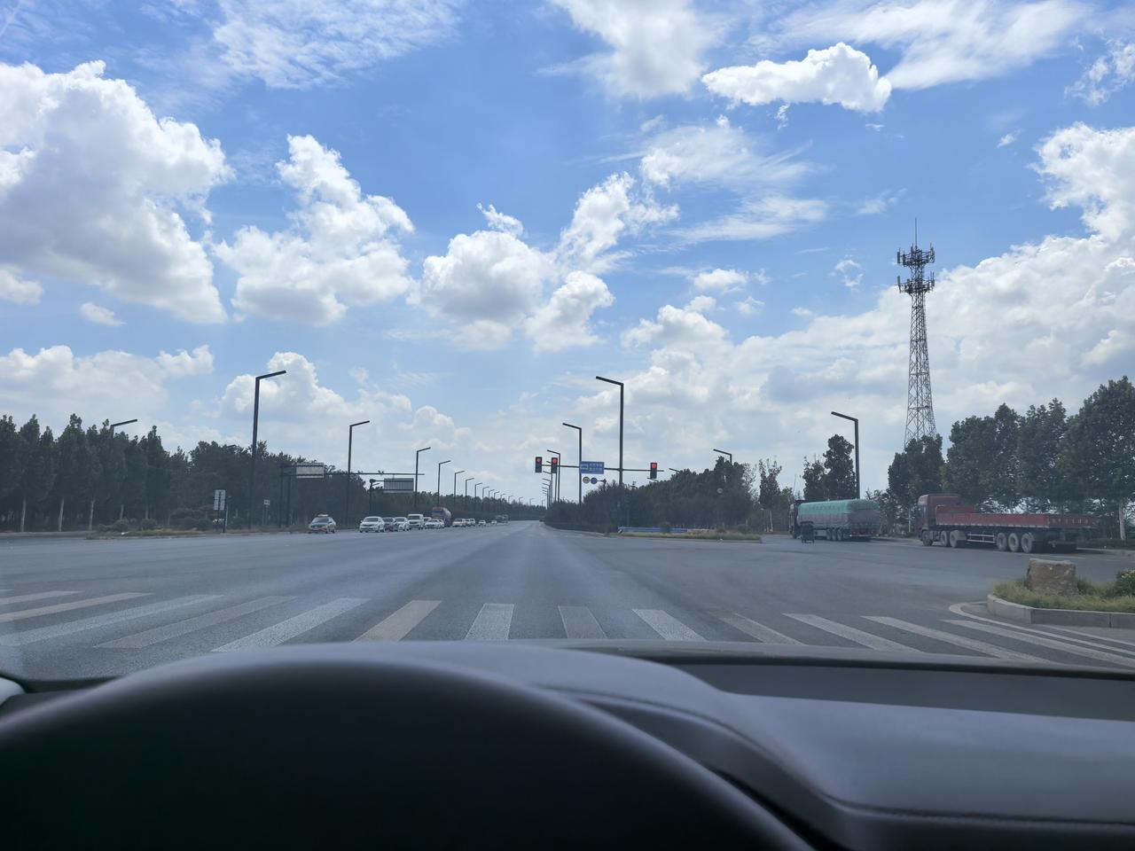 今天就是8月4号了。我奉劝各位一句，从中午到下午四点之前，能不出门，就别出门。千