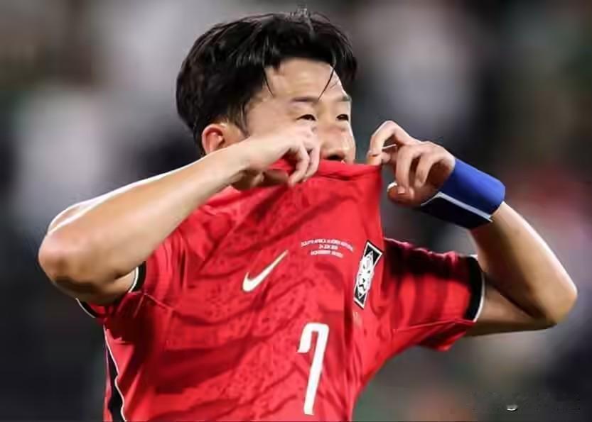 韩国球迷直接骂孙兴憨是“史上最大虚高球员、韩国队累赘、不如武磊”。世界杯对阵
