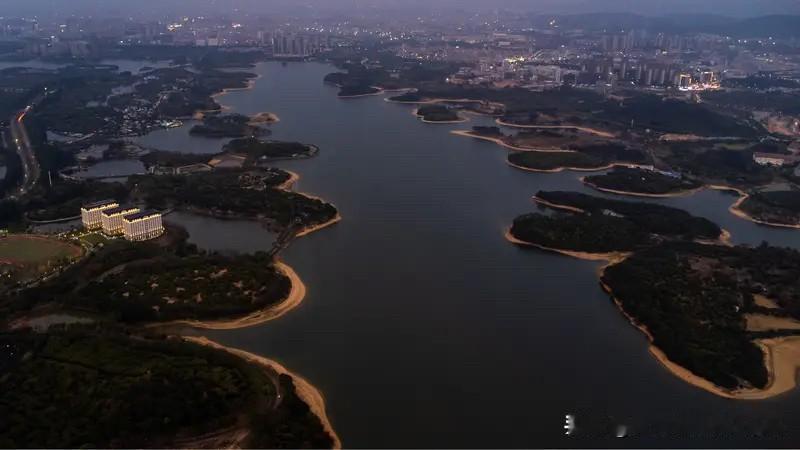 东莞楼市深度解读：一、核心数据：二手房库存翻倍，供需彻底反转曾经东莞靠临