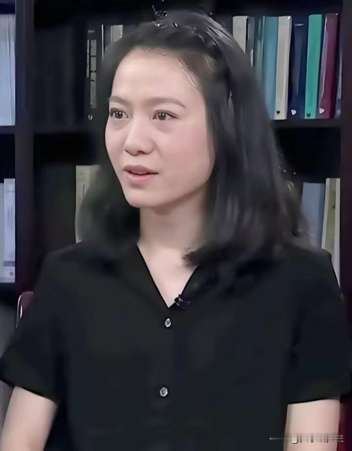 翁帆的聪明,在于很早就懂得为自己活当年那段短暂婚姻结束后,翁帆没纠缠什么。
