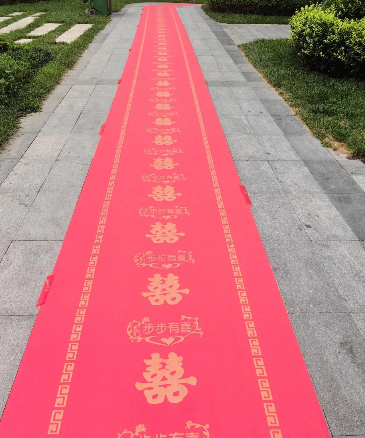 朋友老高今年70了，丧偶半年就再续姻缘了。新老伴50出头，结婚程序和年轻人一样