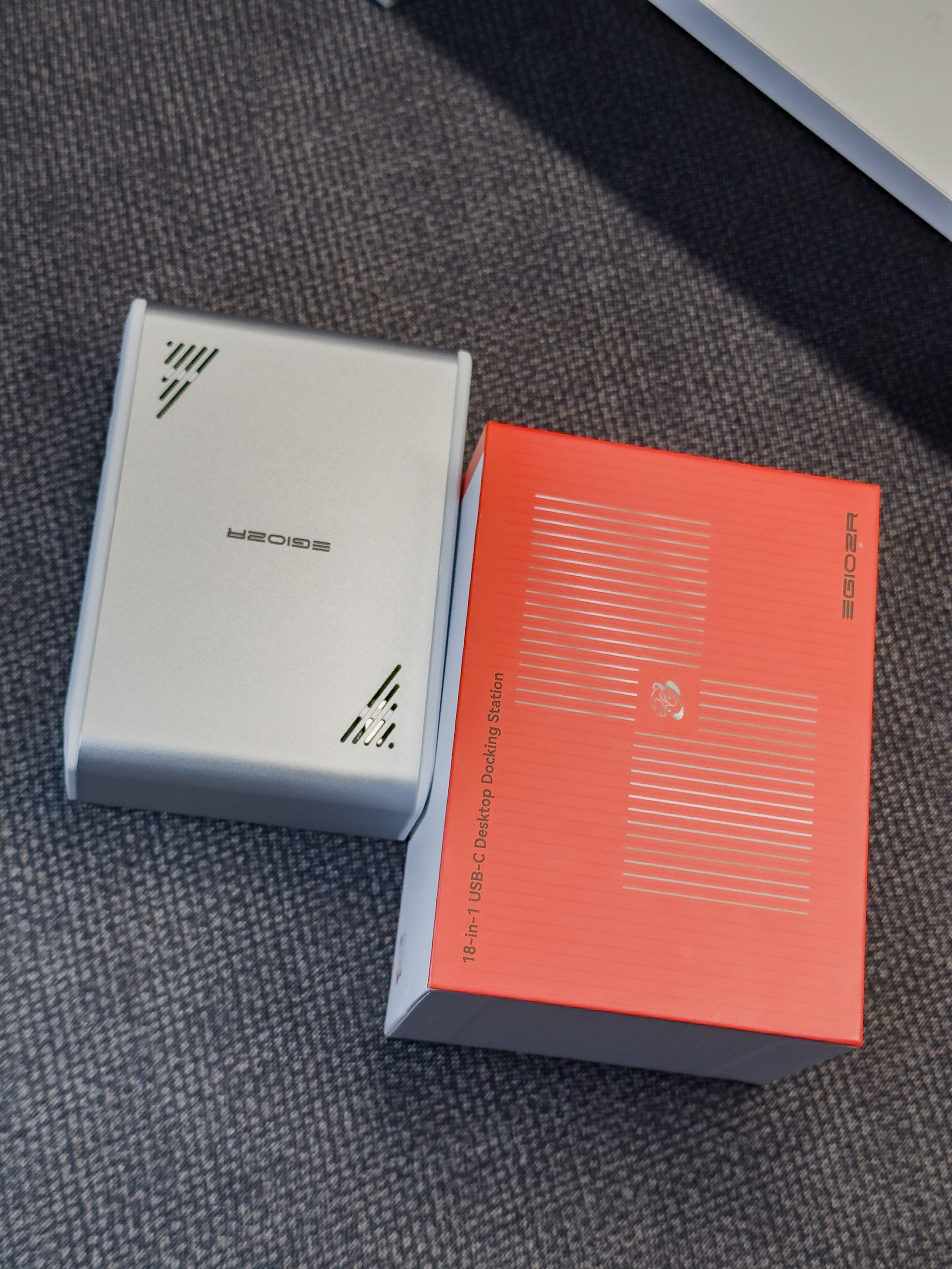 给MacBook增加18个接口，这款拓展坞颜值挺高