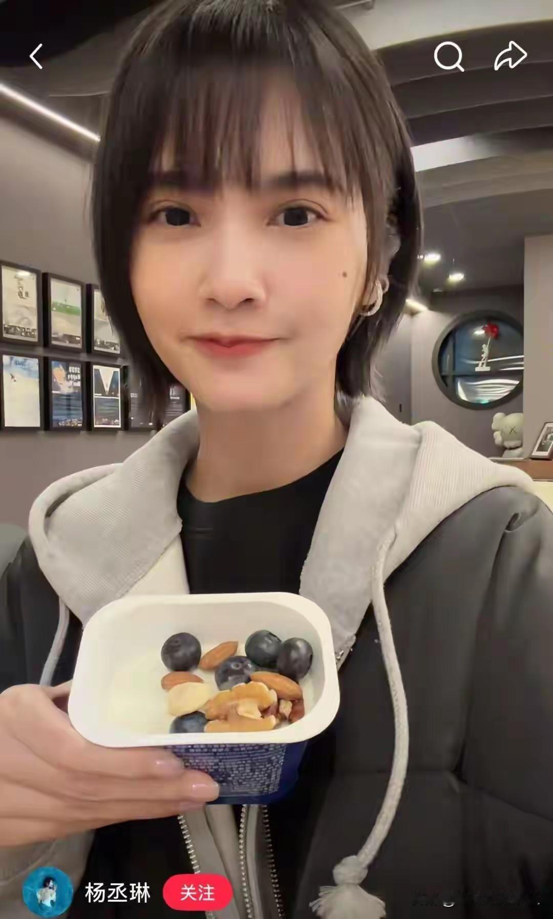 41岁杨丞琳瘦了6斤，为了开演唱会有更好的状态，杨丞琳太自律了。她吃水煮菜水